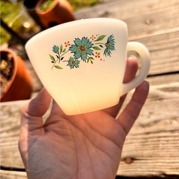 Vintage Vintage Anchor Hocking fire king milk glass cups - Picture 3 of 6